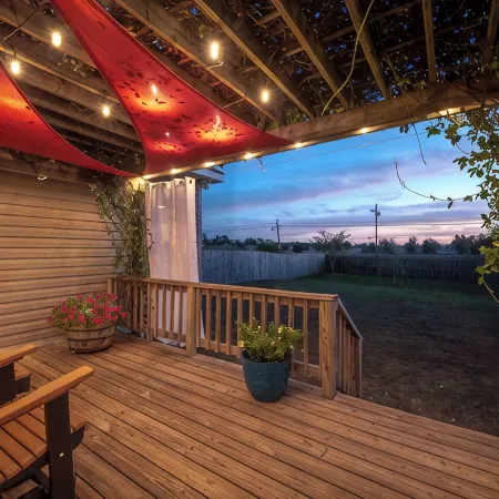 Charming Home, Peaceful Patio & Quiet Neighborhood