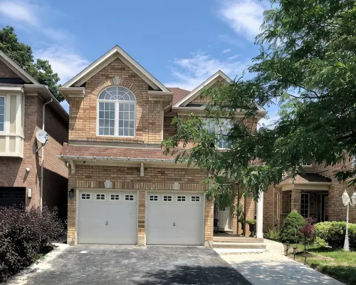 Luxury high rated guest apartment close to all attractions and Airport Hotels near Lisgar