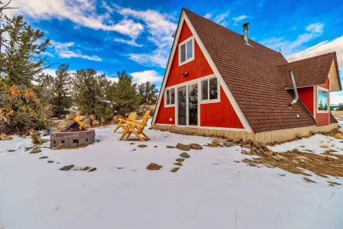 NEW Cozy Owl A-Frame: Cabin with Epic Mountain Views Featured on HGTV - Chalets