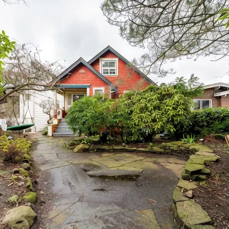 COZY GARDEN SUITE ON TRINITY STREET