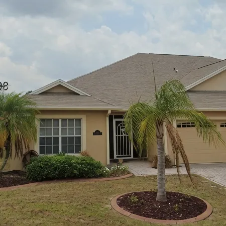 Spacious 2-bedroom villa in Sebring, screened patio, grill, bonus room, sleeps