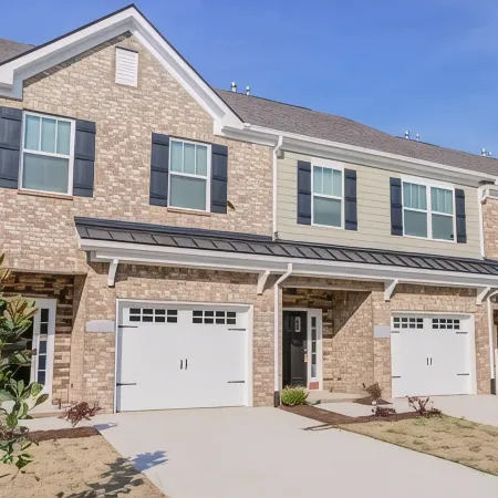 NEW 3-BR townhome in delightful Spring Hill with WiFi, AC and many amenities