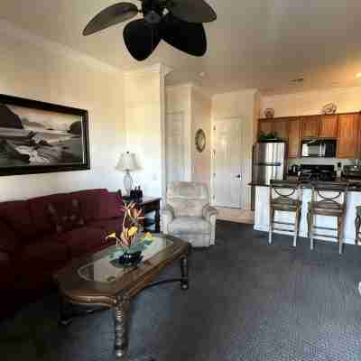 Sun-Soaked Condo near Old Town Others