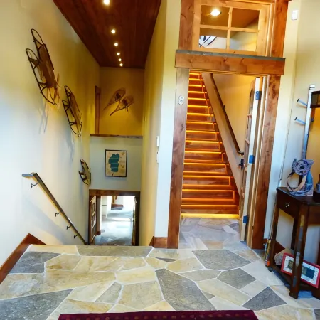 8 Bedrooms, Sleeps 18, 12 bath, Movie theater, Spa, Hot tub, ELEVATOR