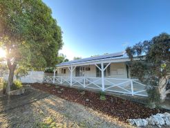 The Sunshine Shack - enjoy the beach and relax in our sunny holiday heaven