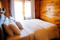 The Bird’s Nest - Creekside Cabin Retreat Near Salida & Monarch Mountain