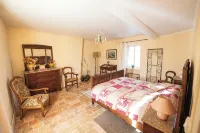 Well-Equipped House with Character and Garden Near the City Center - Wi-Fi