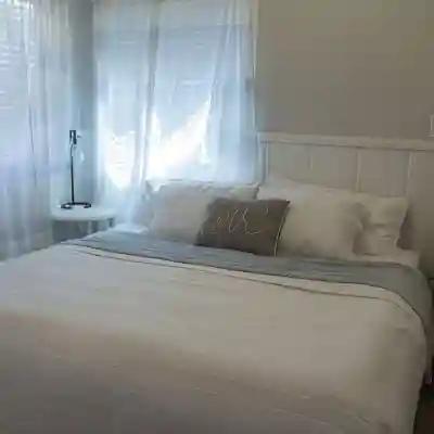 1 Bedroom Cottage Walking Distance to Down Town Rooms