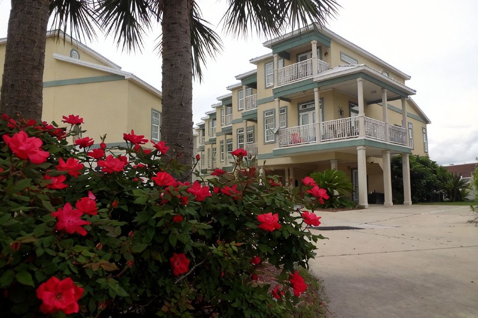 Photo 3 of 6
