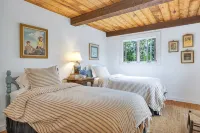 Spacious Home on the Loop in Chatham