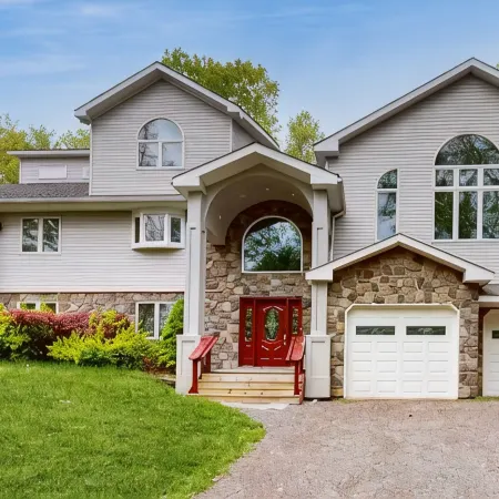5 BR Luxury Escape with Hot Tub, Home Theater, Arcade, Min from Lake & Slopes