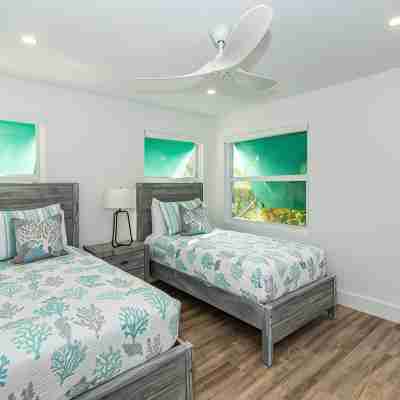 The Cayman Condo @ Coconut Bay - Island vibes, ocean views, diving & beaches... Rooms