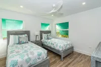 The Cayman Condo @ Coconut Bay - Island vibes, ocean views, diving & beaches...