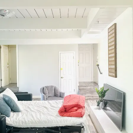 Arboretum 1BR Retreat - Walk to River Trail