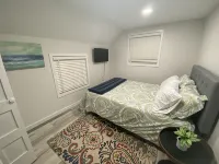 1 block to lake, 2 blocks-Surf Ballroom, & 3 blocks-City Park-Perfect posh stay!