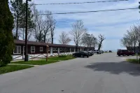 Sunrise Beach Oscoda - Lake Huron | Condo |Sleeps 8 |  3BR/2BA | Private Beach -  Habitaciones en casas particulares