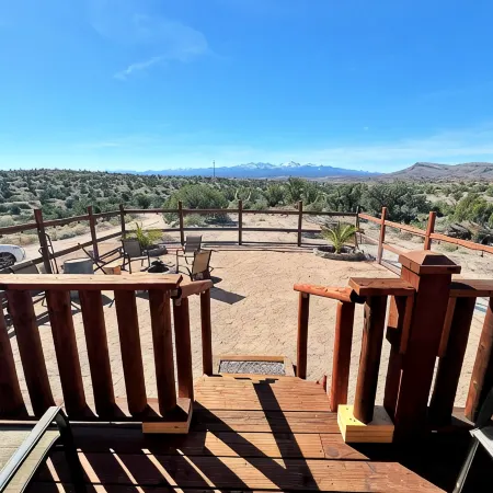 Cozy cabin with 1 bedroom and WiFi, AC in delightful Kingman