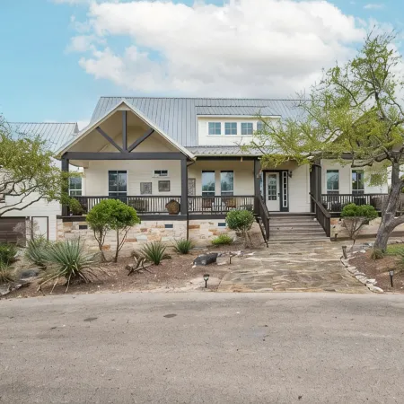 Twin Oaks Estate - Ultimate Retreat for Large Groups w/Heated Pool & Pickleball