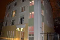 Arta Hotel - parking