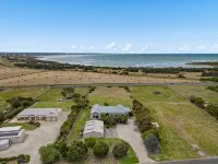 Sea Breeze - Spacious home with lovely ocean views - 4-Star