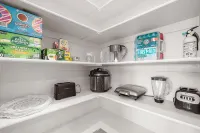 The True Badger Honey House .9 Miles to Campus in Unit Laundry and Kitchen - 4-Star