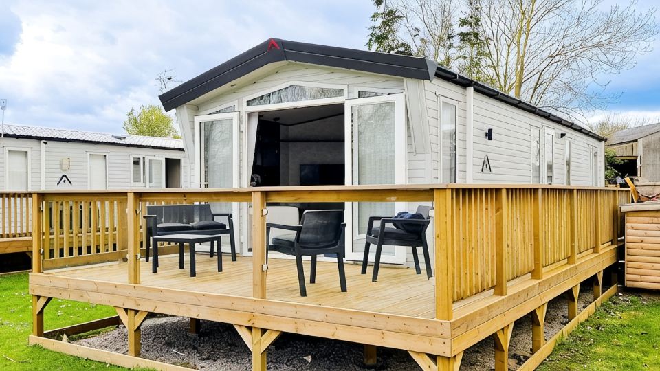 Luxury Lakeside Lodge - Fishing Lake - Pet Friendly - 5 Miles From Flamingo Land