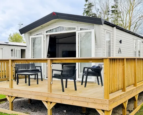 Luxury Lakeside Lodge - Fishing Lake - Pet Friendly - 5 Miles From Flamingo Land Hotels in Malton