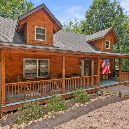Beautiful LOG HOME-Poker & Pool Table, Xbox, Firepit,Jacuzzi tub,Week Specials!