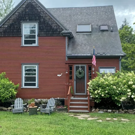 Island Home Minutes Away from beaches, hiking, kayaking, or seaside dining