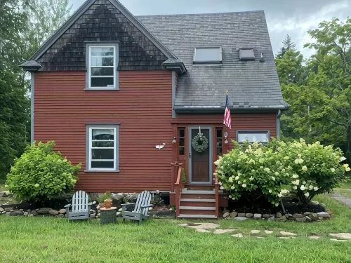 Island Home Minutes Away from beaches, hiking, kayaking, or seaside dining