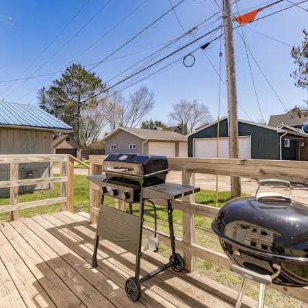 The Sly Fox - Lake/Dine/Drink/Shop - Sleeps 6/Dog-Friendly