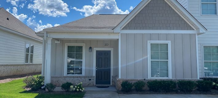 Auburn Gameday Townhome Hotels in Opelika