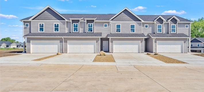 Spectacular Cedar Falls Townhome! Hotels in Cedar Falls