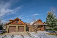 August Specials Available! Plan Your Big Sky and Yellowstone Adventure! - Jakuzi