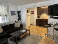 Cozy- 2-Bedroom clean and Quiet- Maple St. Walk anywhere - Homestays