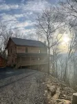 Beautiful and relaxing mountain log cabin with stunning views