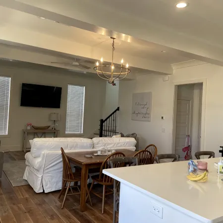 Luxury home— 5 minutes to Mississippi State!