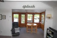 Classic Maine Cabin, Private Waterfront Easy Access to Nearby Amenities