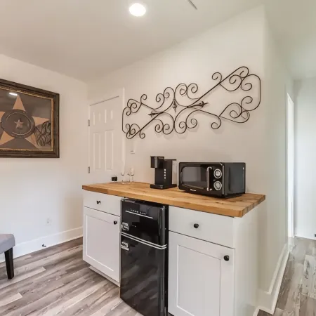 Charming guest studio in the heart of Liberty Hill