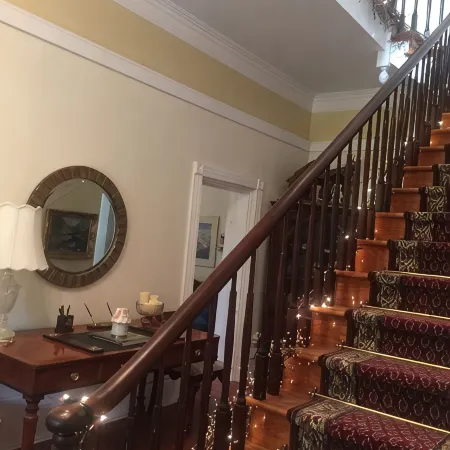 Ohio River Manor House<br>Experience the peace and quiet of a country residence!