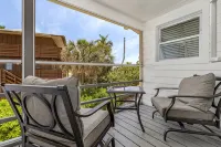 Oceanfront Multi-Family Retreat // 4 Bed, 4.5 Bath // 2 Fully Equipped Kitchens! - Wifi