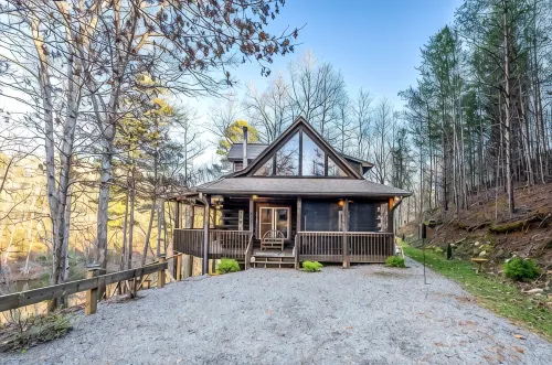 Beautiful Lake Front Log Cabin with Dock - 3-Star