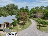 Saphlivilla Beach Resort Hotels in Pathio District
