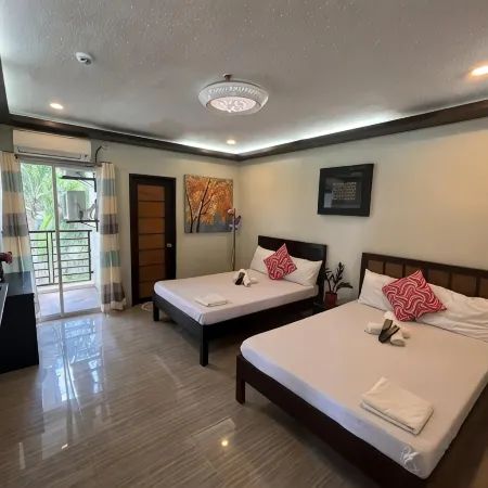 Three M's Hotel and Restaurant