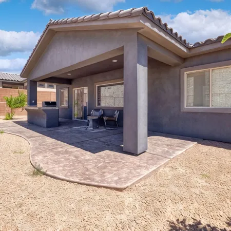 Beautiful 3-bed professionally appointed golf sport & desert recreation getaway.