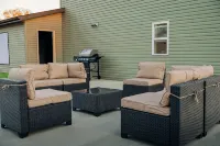 Family Friendly Downtown Apple Creek by Antiques - 3-Star