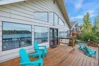 Beautiful Waterfront Getaway - 4-Star