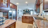 Cozy and quiet 6-bedroom retreat close to outlet mall shopping and more! - Wifi