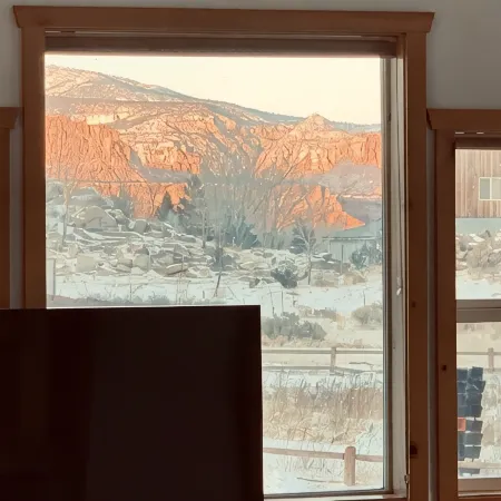 Capitol Reef Home with fast wi-fi and washer/dryer
