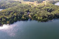 Cozy Cabin on Private Lake! Kayaks, Firepit, Fishing! Relaxing. Pet Friendly. - Alphydda
